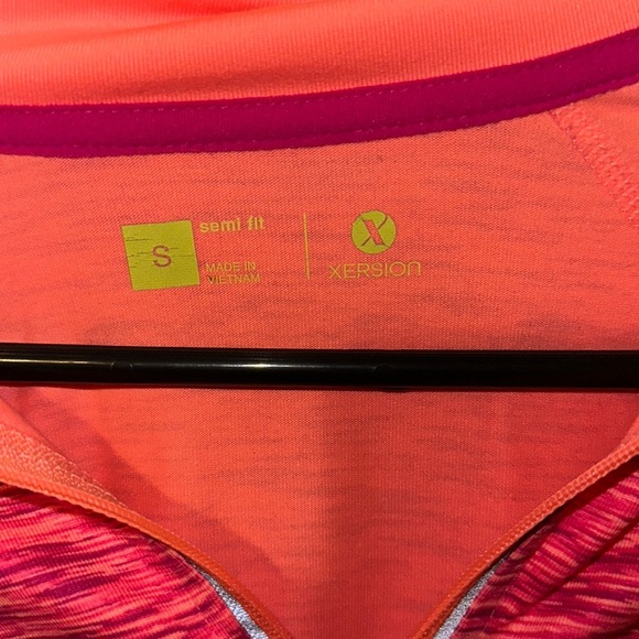 Xersion top. - Picture 3 of 4